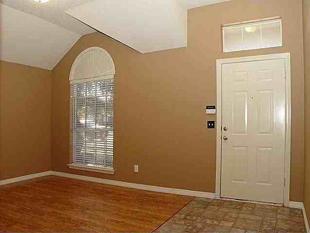 8160 Durham Dr - Photo 4 of 17