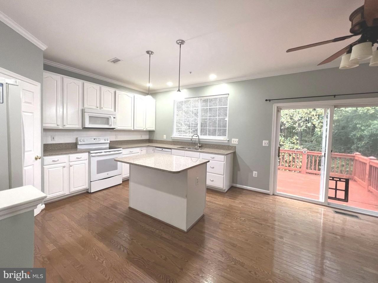 2610 Streamview Dr - Photo 4 of 23