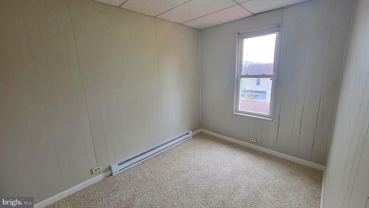 118 Independence St - Photo 3 of 11