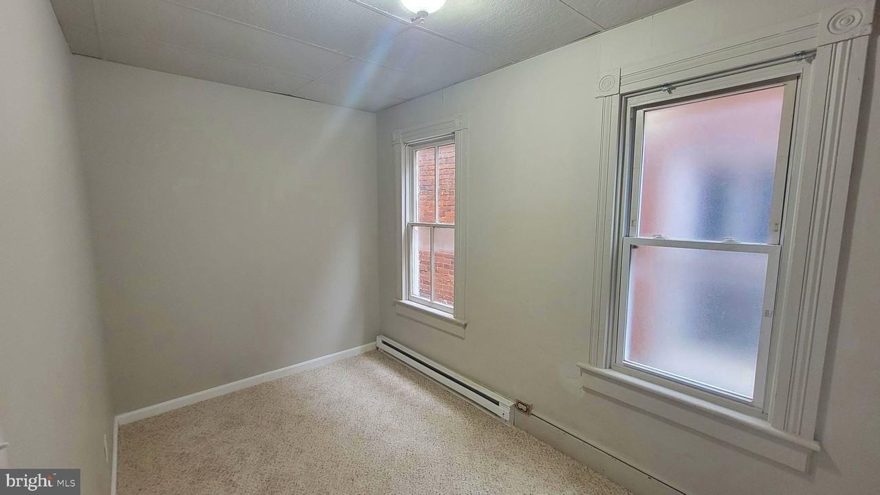 118 Independence St - Photo 4 of 11