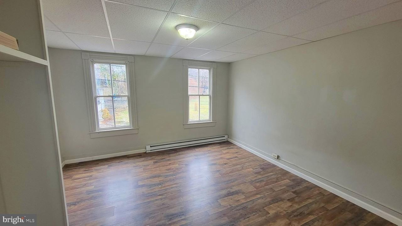 118 Independence St - Photo 5 of 11