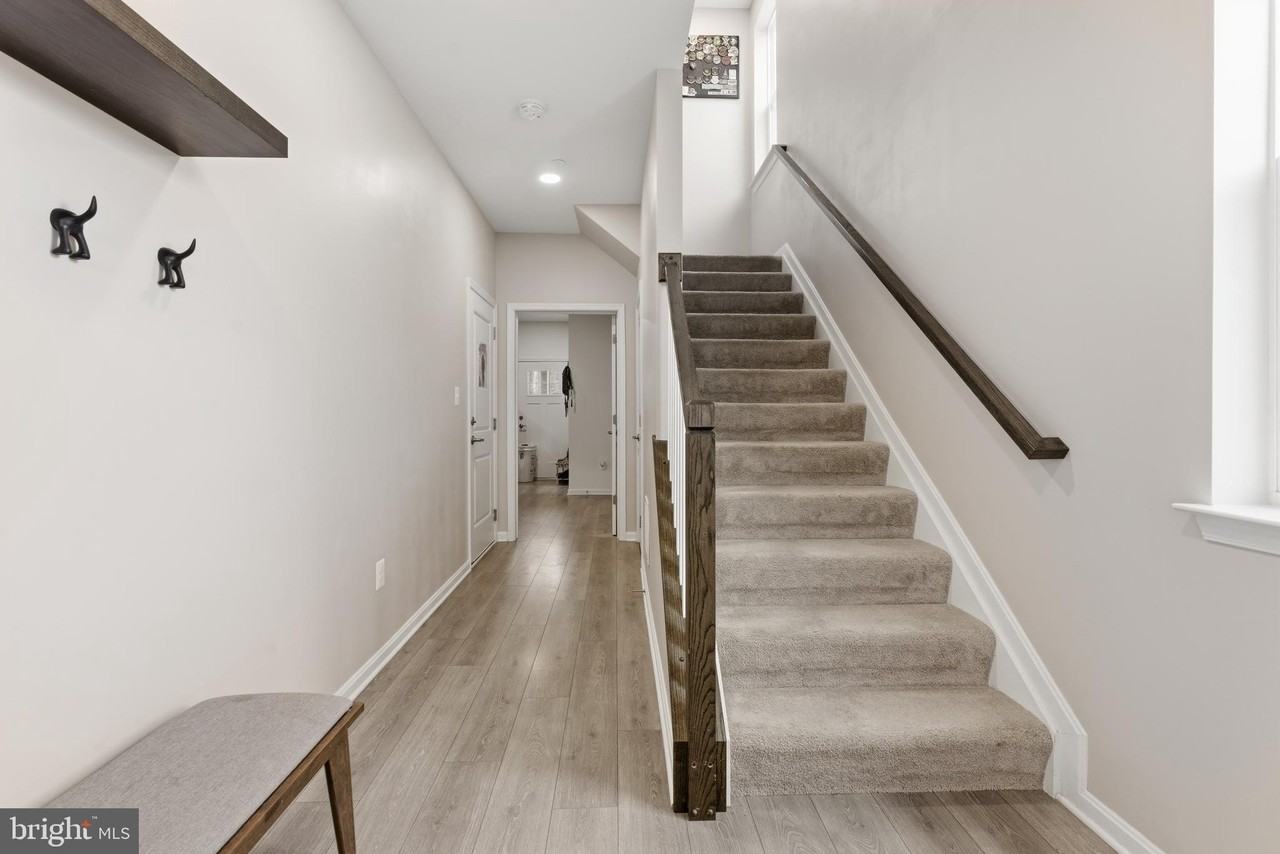 1501 Hudson View Rd - Photo 3 of 34