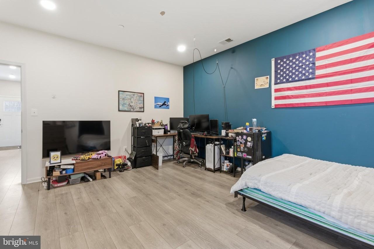 1501 Hudson View Rd - Photo 5 of 34