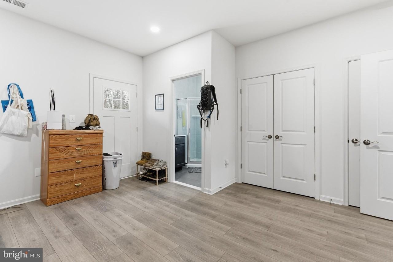 1501 Hudson View Rd - Photo 6 of 34