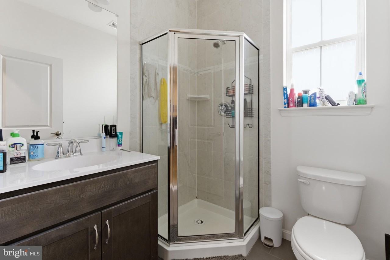 1501 Hudson View Rd - Photo 7 of 34