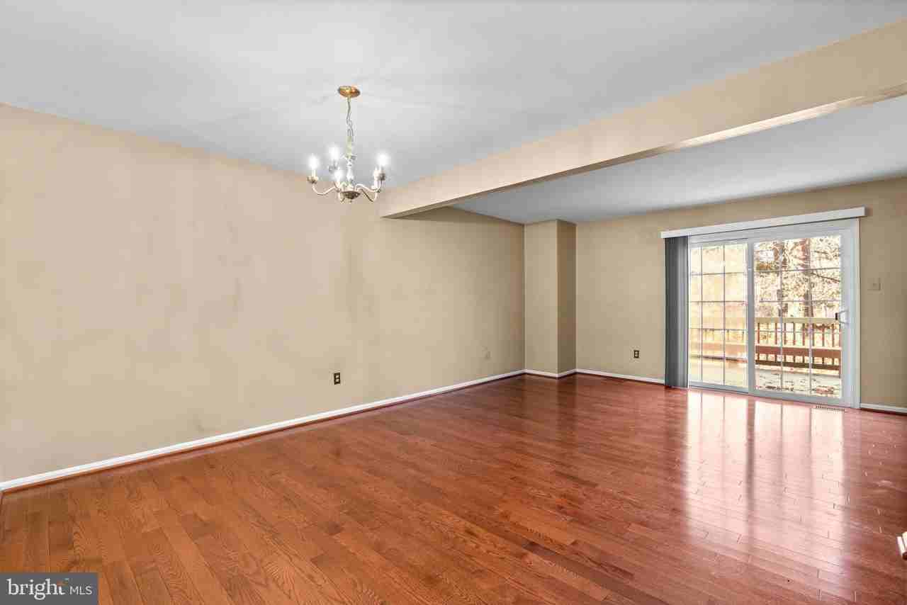 8871 Manahan Dr - Photo 3 of 30