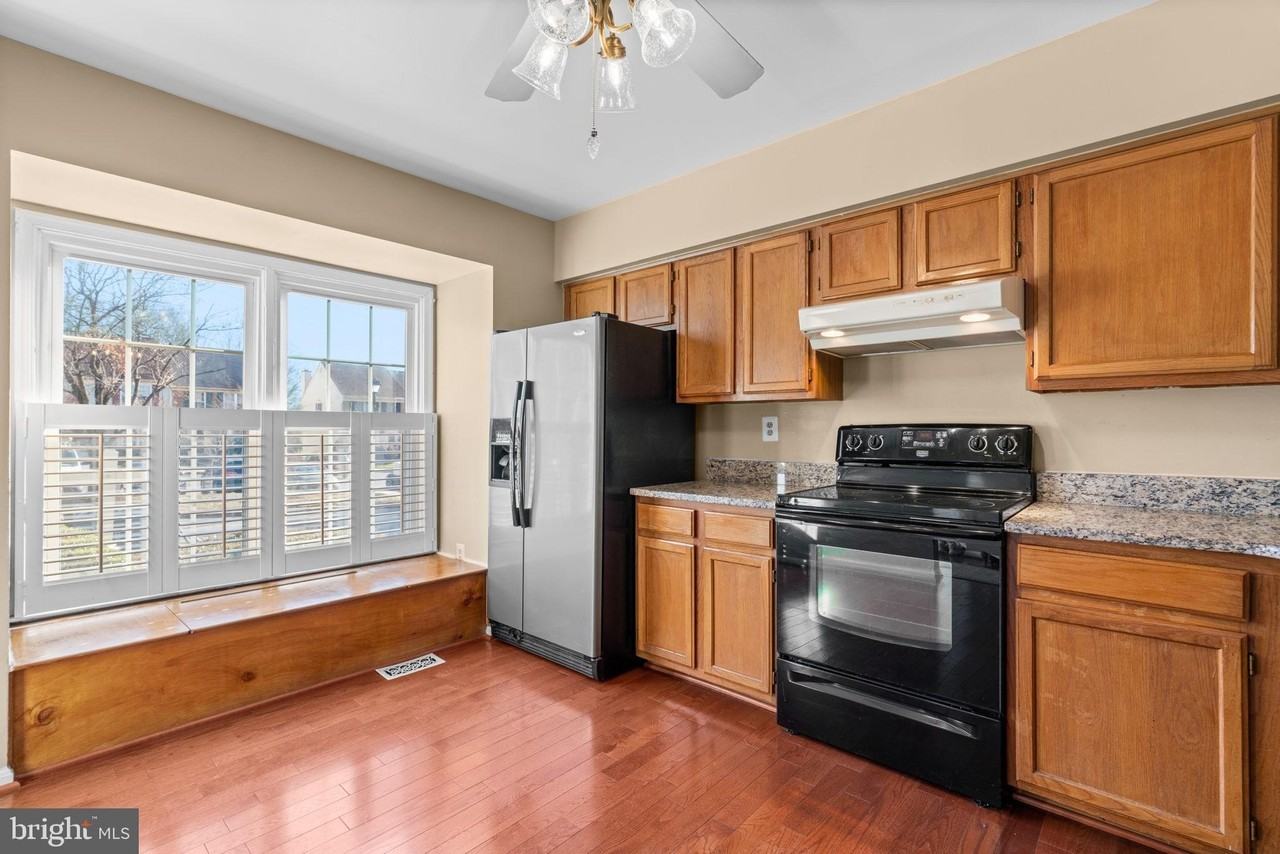 8871 Manahan Dr - Photo 7 of 30