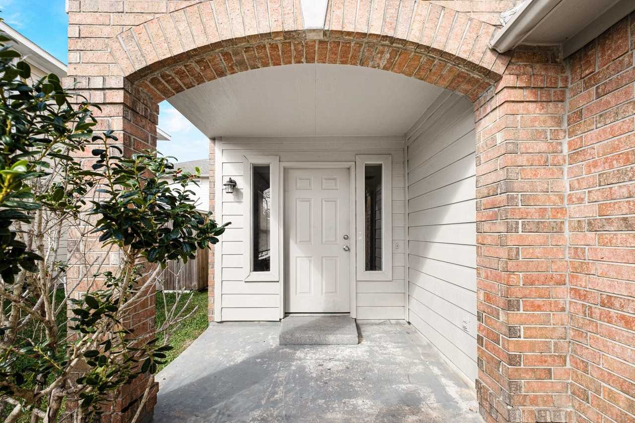 8818 Iron Springs Dr - Photo 3 of 27