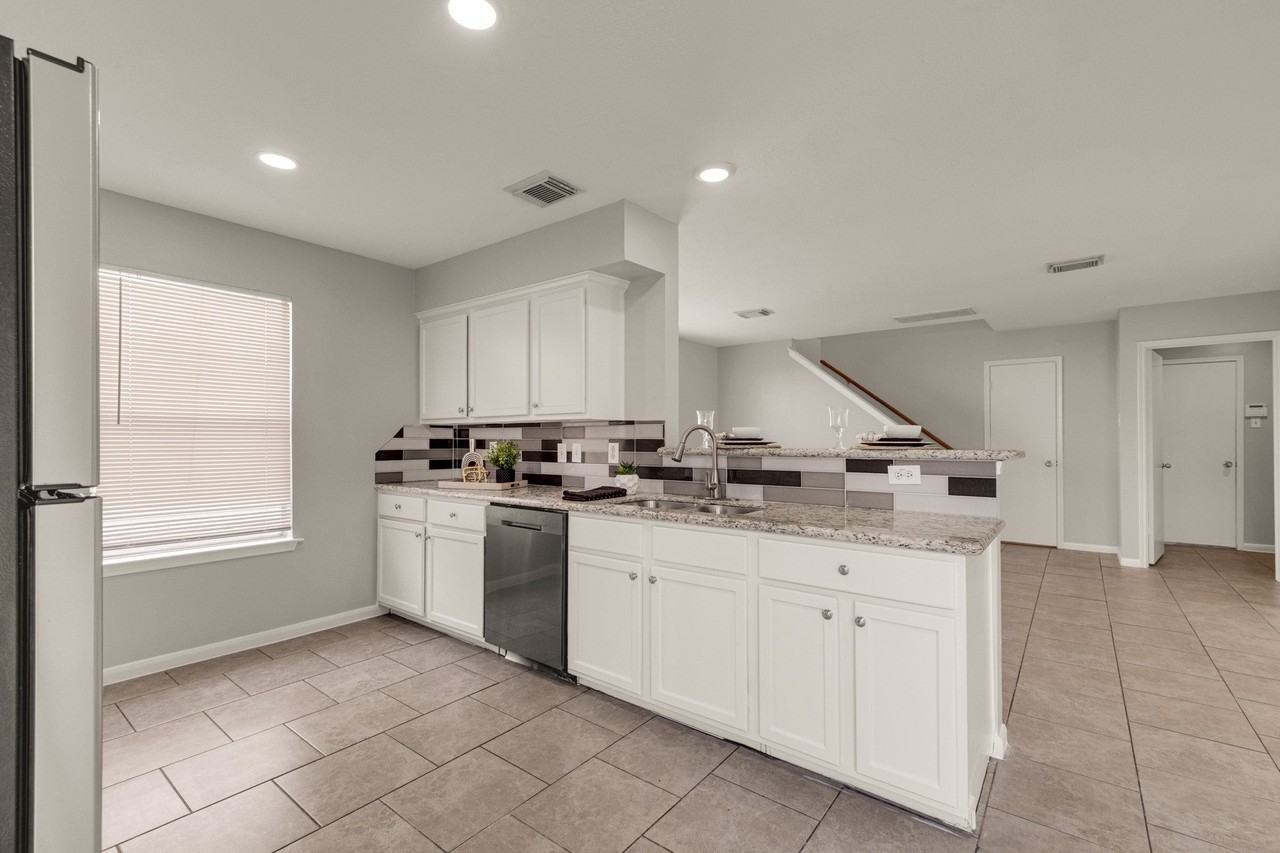 8818 Iron Springs Dr - Photo 5 of 27