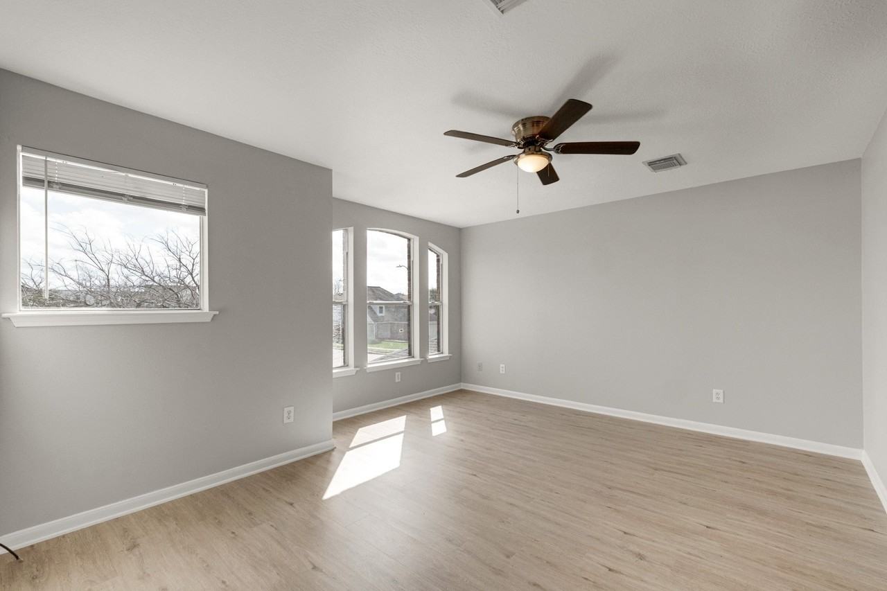 8818 Iron Springs Dr - Photo 6 of 27