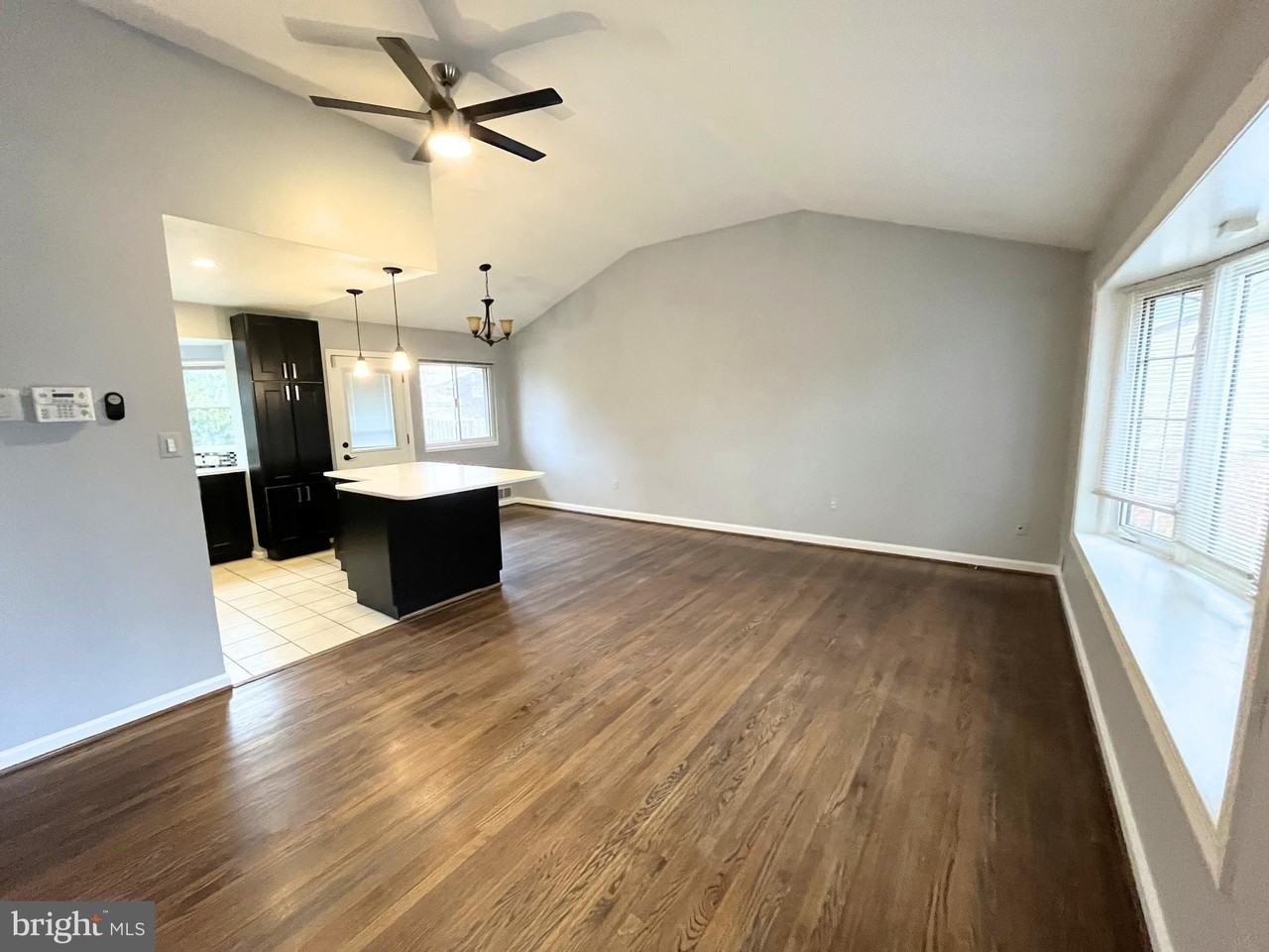 4613 Wissahican Ave - Photo 3 of 28