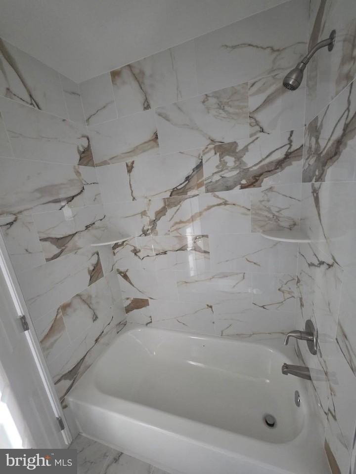 1256 Jackson St - Photo 5 of 8