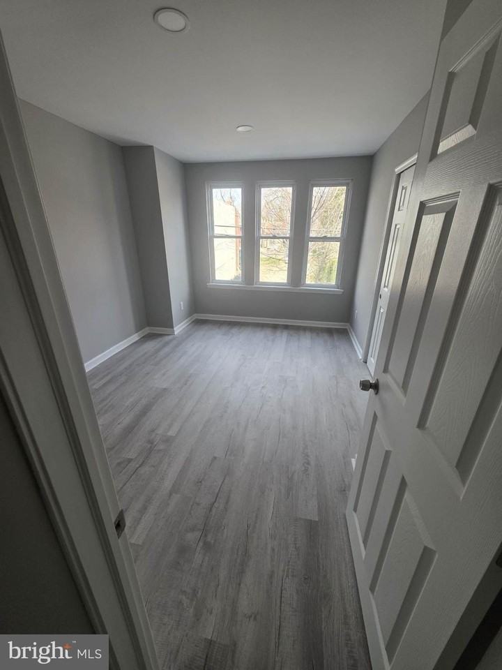 1256 Jackson St - Photo 7 of 8