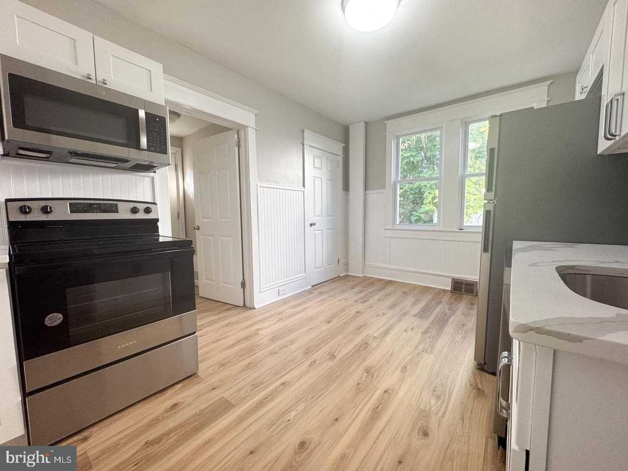 27 E Adams St - Photo 3 of 8