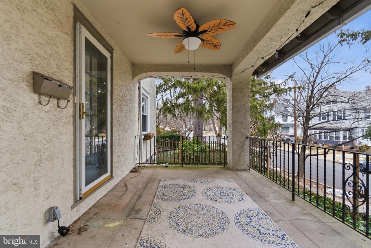 530 E Manoa Rd - Photo 3 of 18