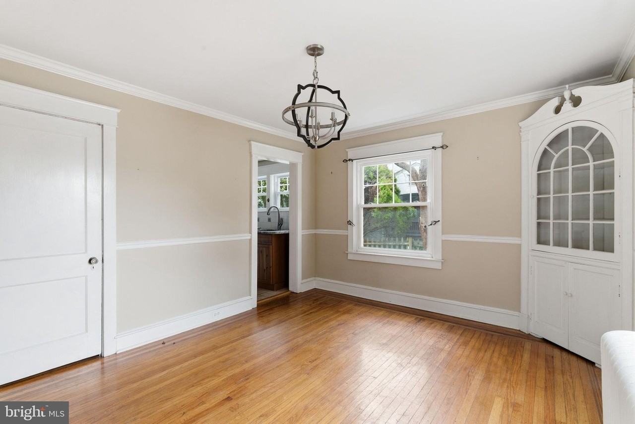 530 E Manoa Rd - Photo 4 of 18