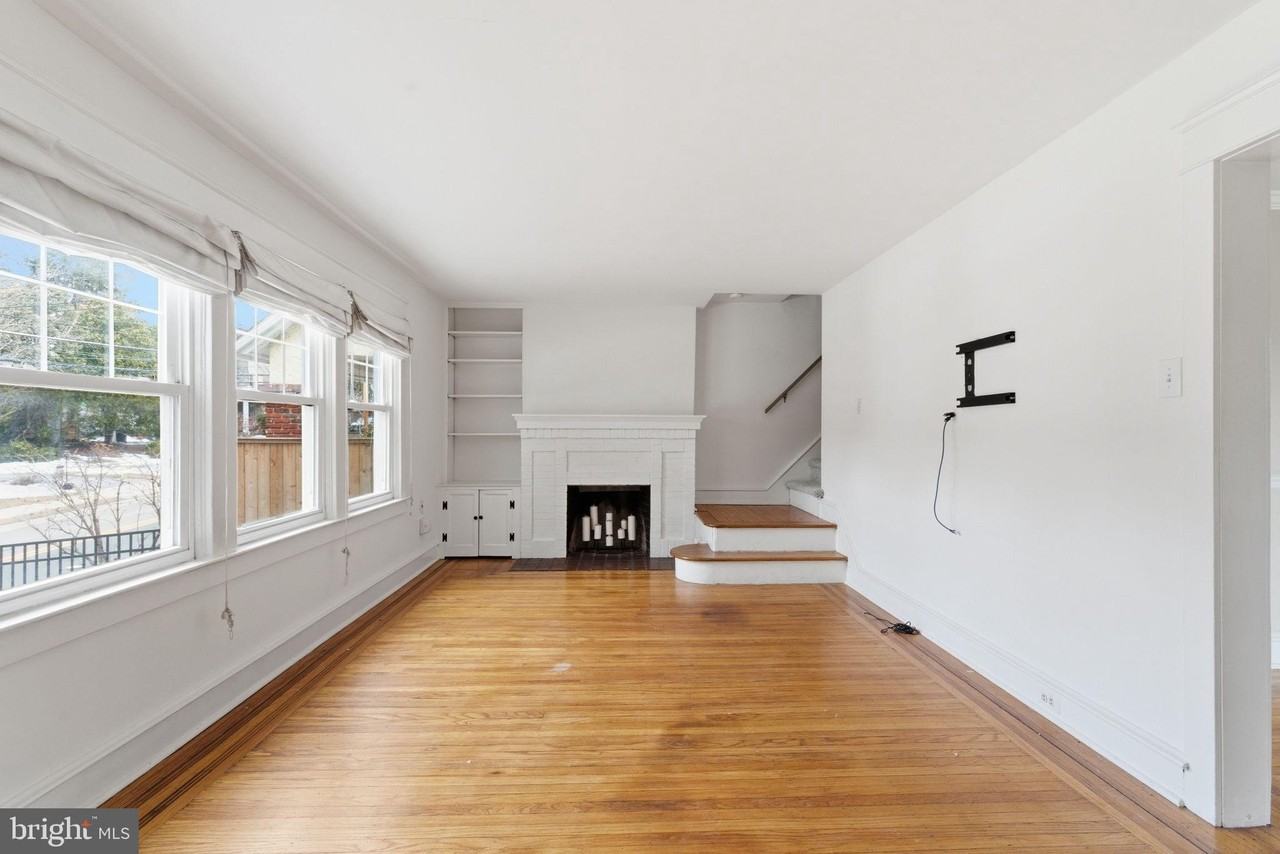 530 E Manoa Rd - Photo 5 of 18