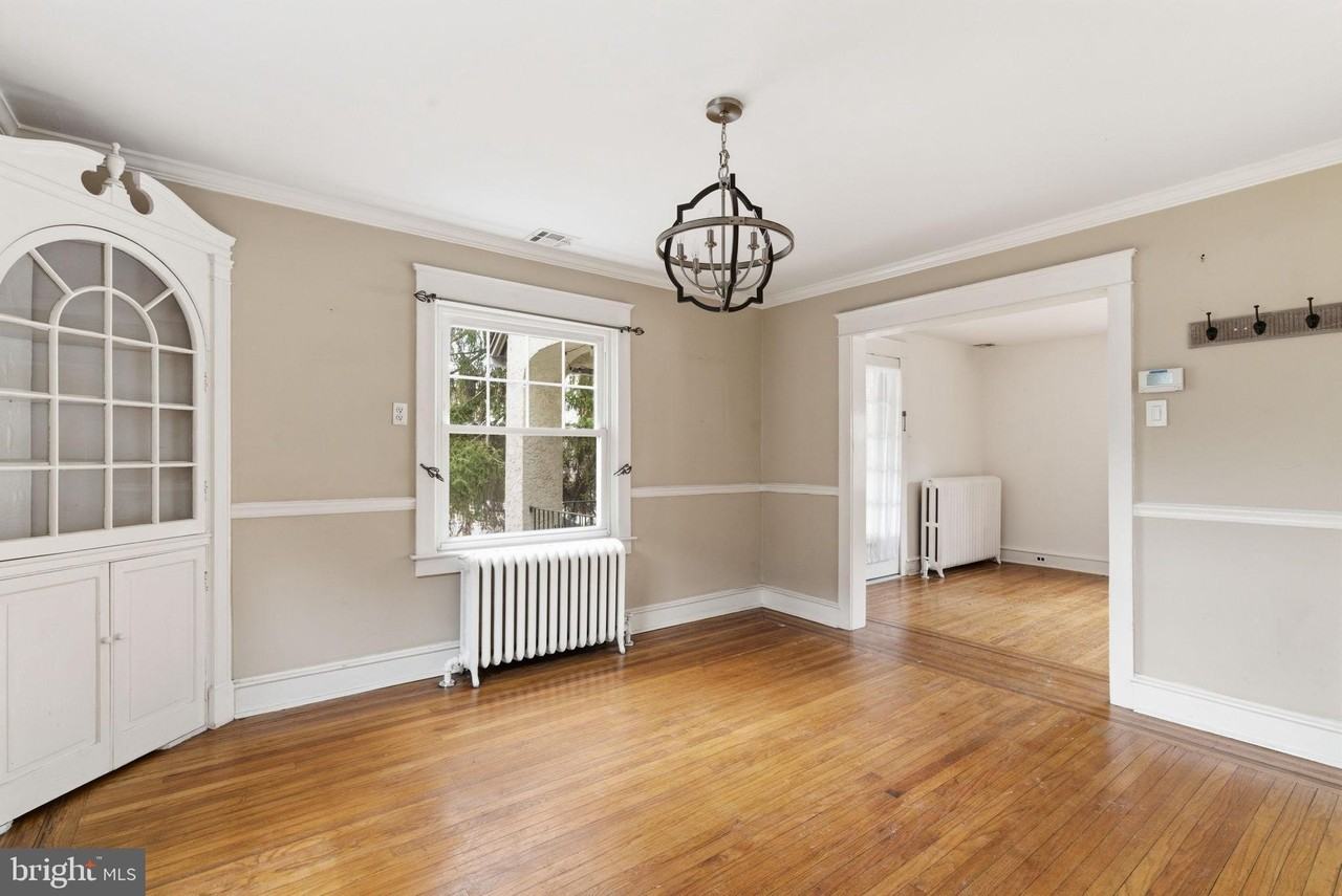 530 E Manoa Rd - Photo 7 of 18