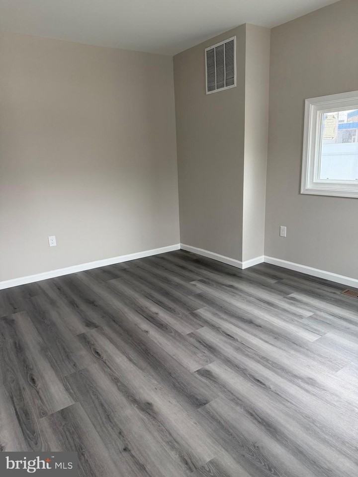 224 E Main St - Photo 3 of 17