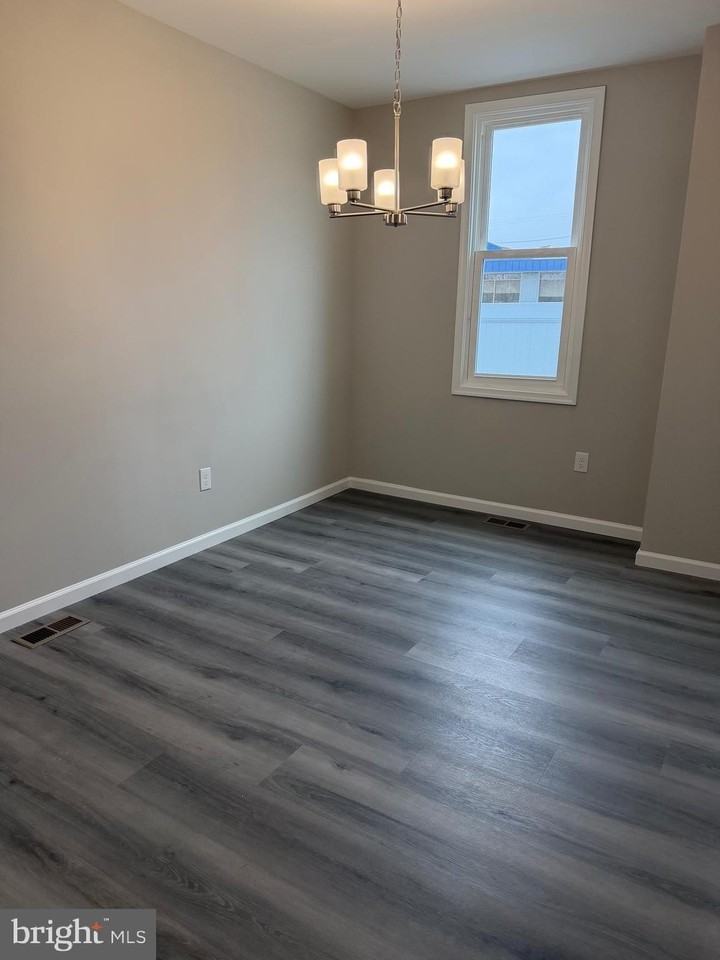 224 E Main St - Photo 4 of 17