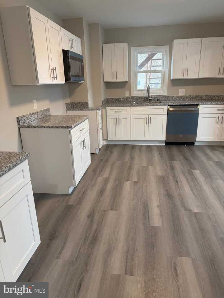 224 E Main St - Photo 6 of 17