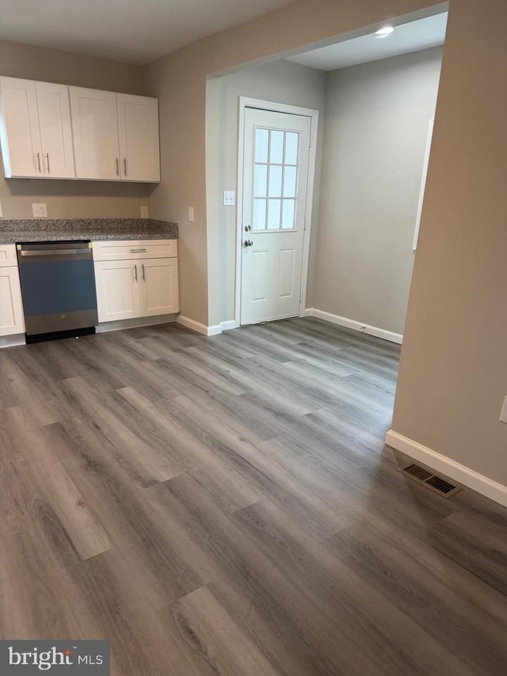 224 E Main St - Photo 7 of 17