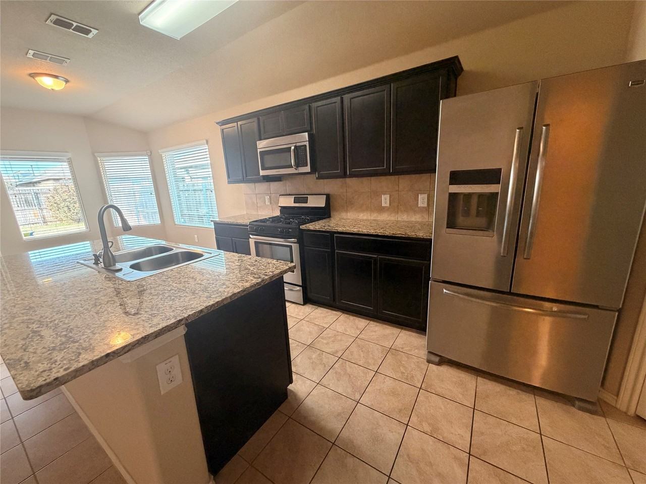 6320 Sails St - Photo 5 of 19