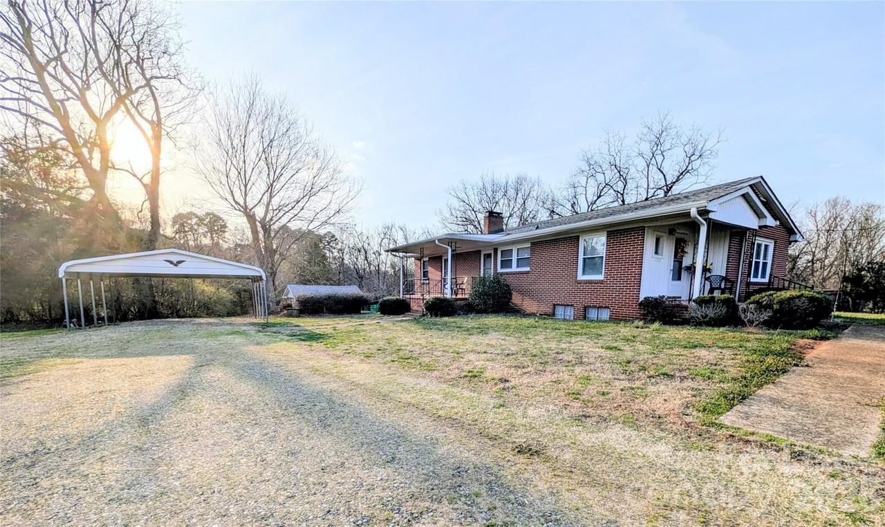 1129 Carpenter Dr - Photo 2 of 16