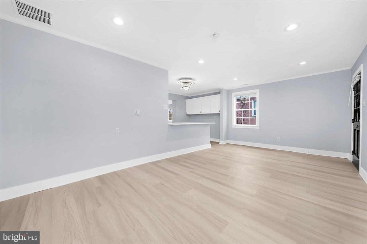 733 W County Line Rd - Photo 3 of 24