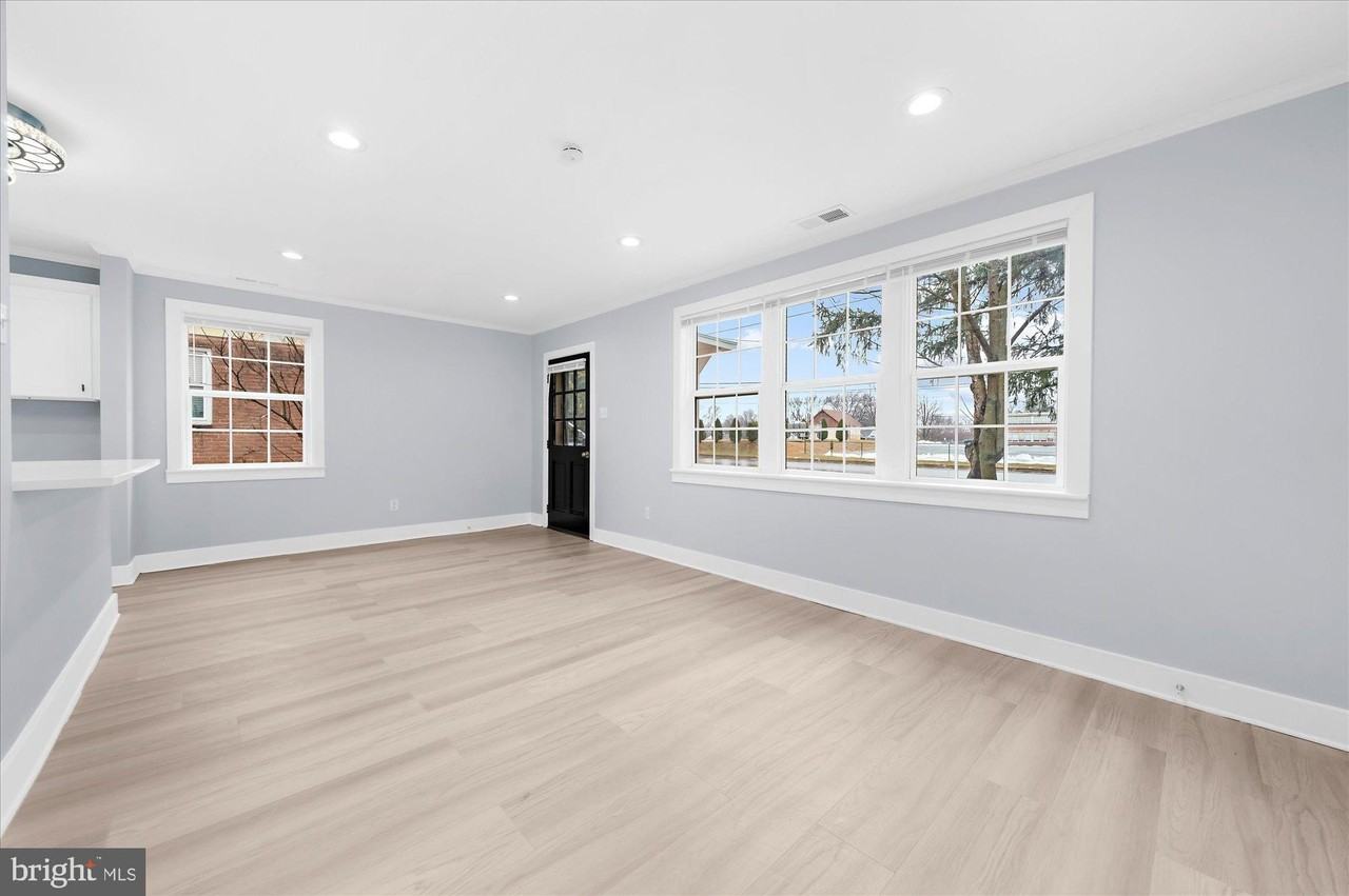 733 W County Line Rd - Photo 4 of 24