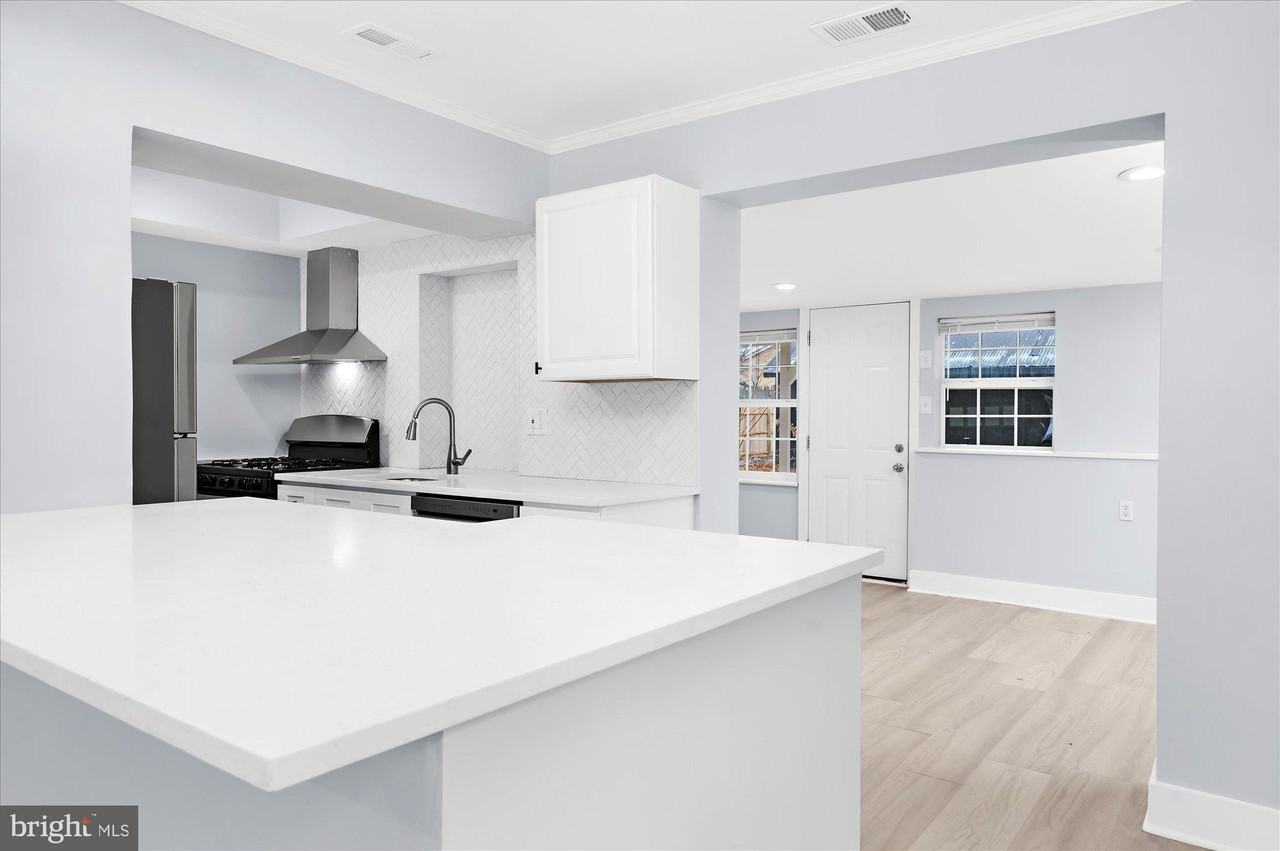 733 W County Line Rd - Photo 5 of 24