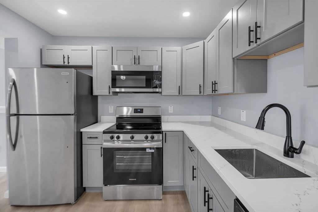 160 Chatham St ##0 - Photo 2 of 25