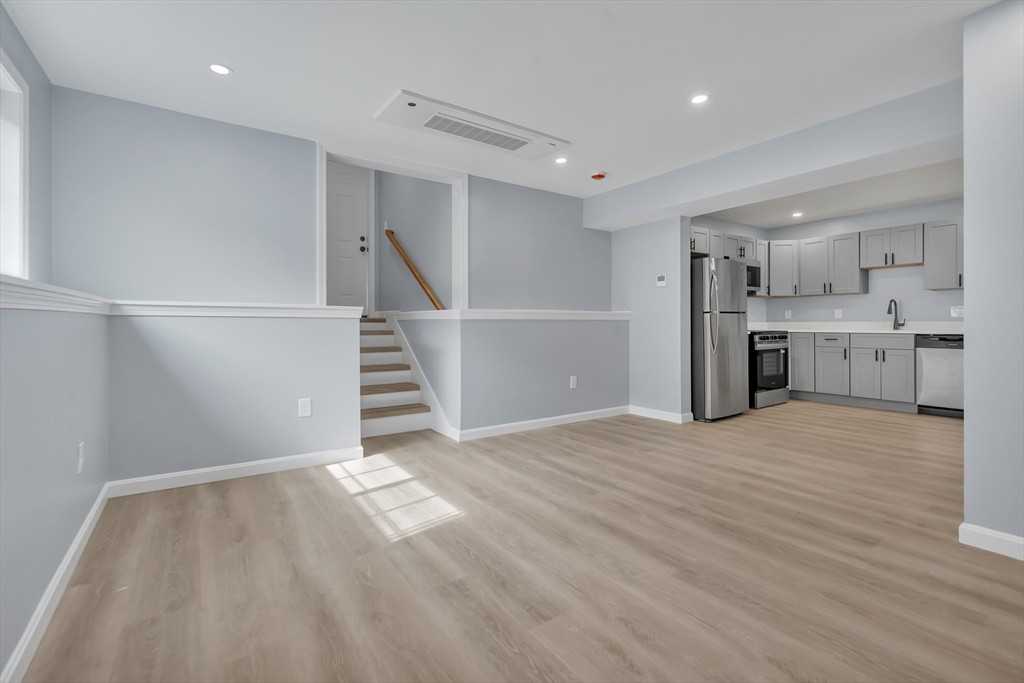 160 Chatham St ##0 - Photo 4 of 25