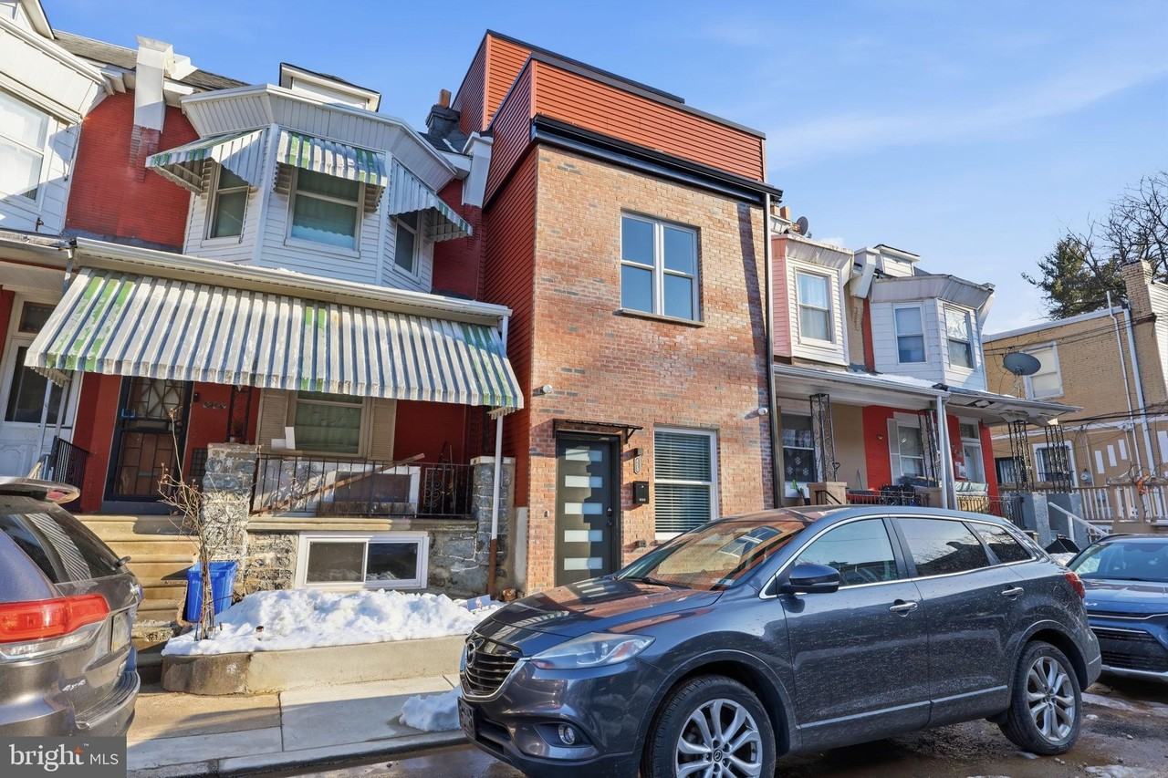 458 W Earlham Ter - Photo 3 of 39