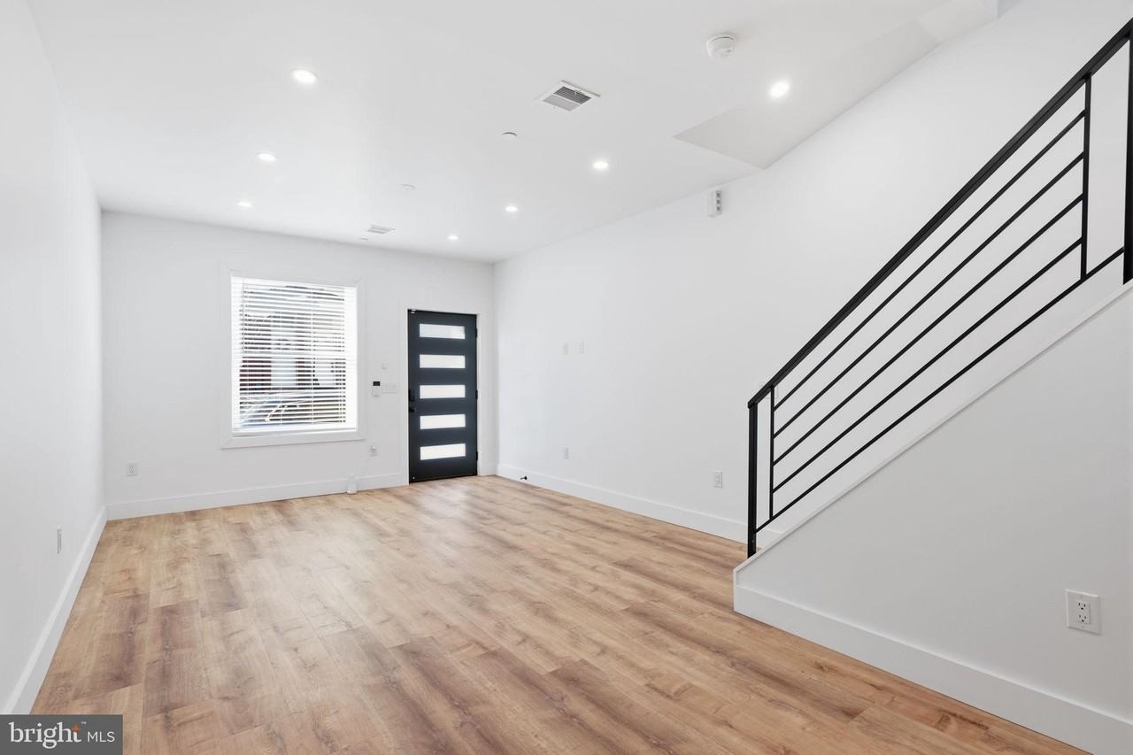 458 W Earlham Ter - Photo 6 of 39