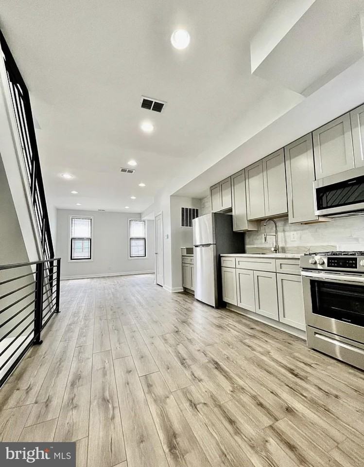 2105 E Huntingdon St Unit 2 - Photo 2 of 17