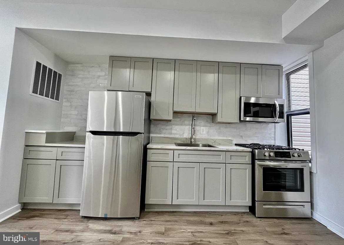 2105 E Huntingdon St Unit 2 - Photo 3 of 17