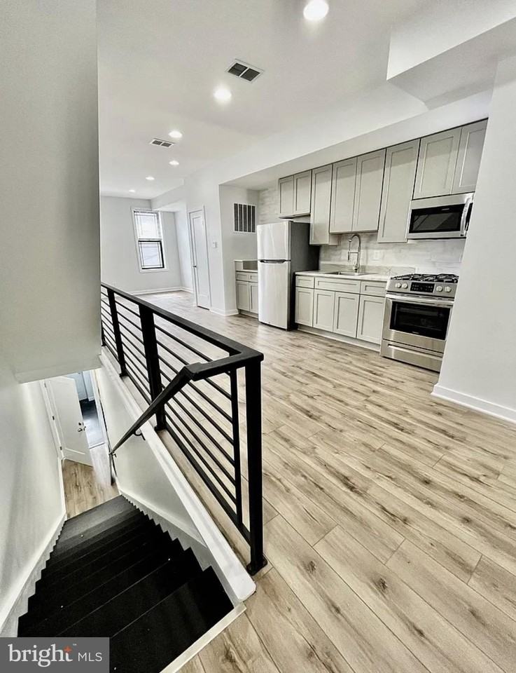 2105 E Huntingdon St Unit 2 - Photo 4 of 17