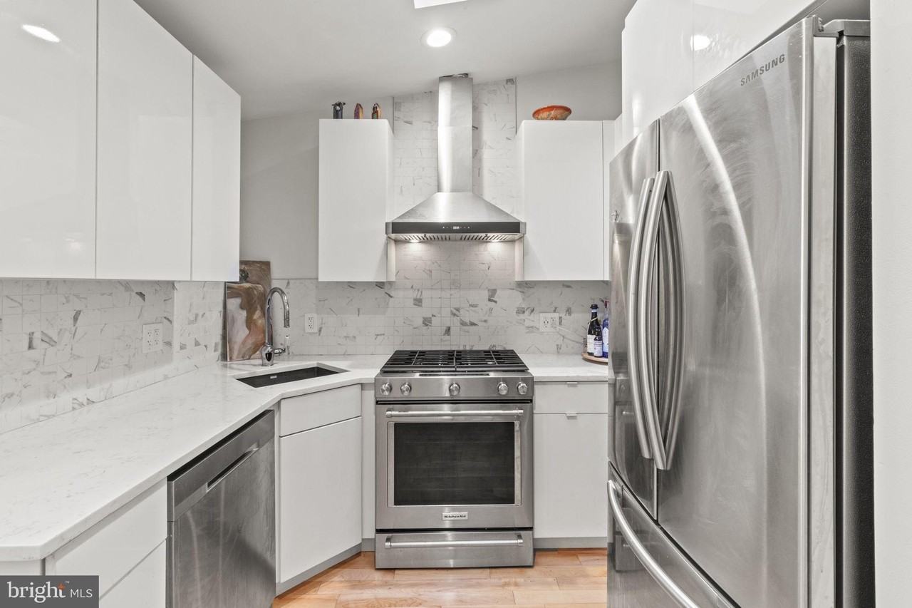 312 Gerritt St - Photo 6 of 27