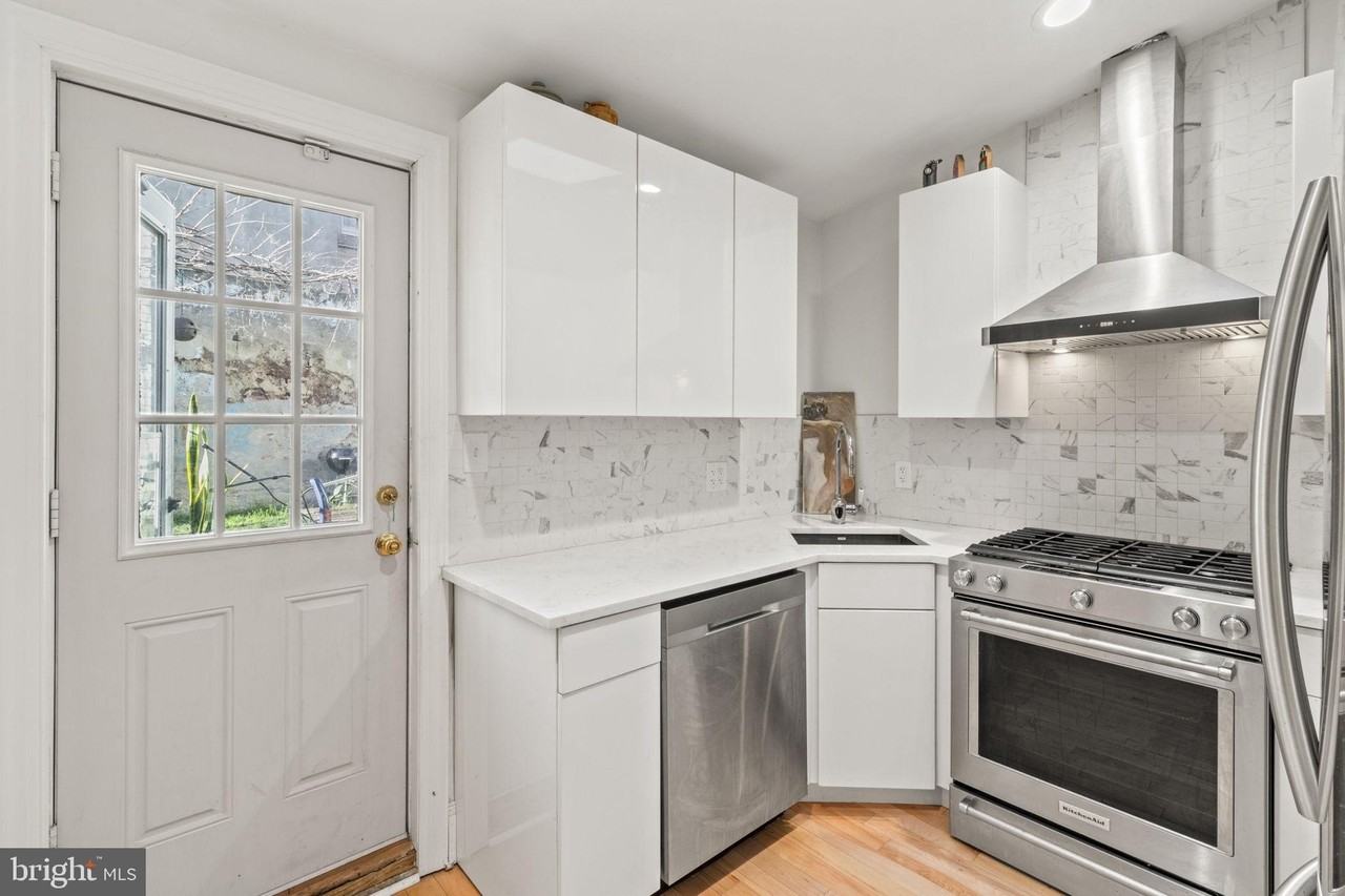 312 Gerritt St - Photo 7 of 27