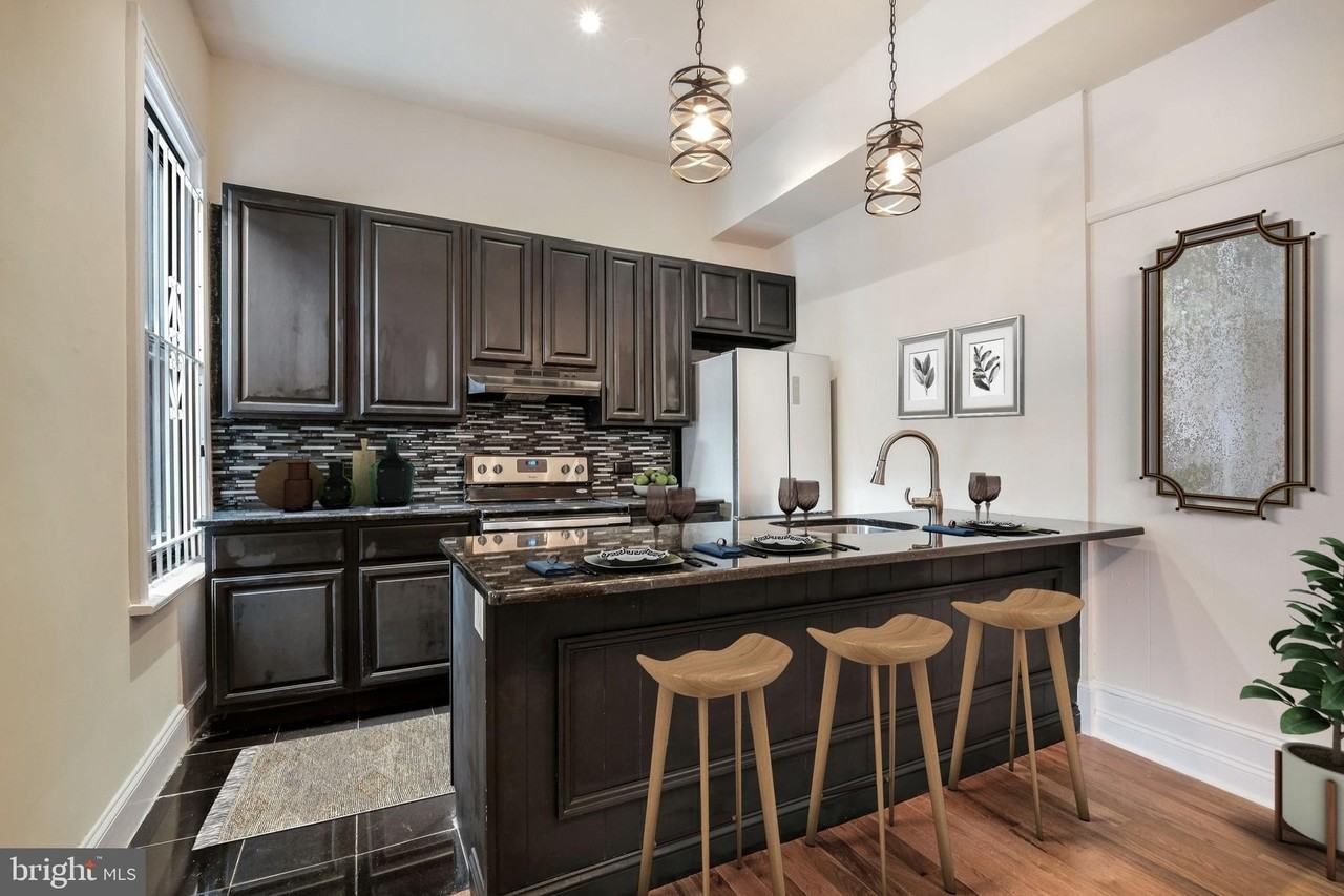 704-06 S Washington Sq Apt 1r - Photo 2 of 18