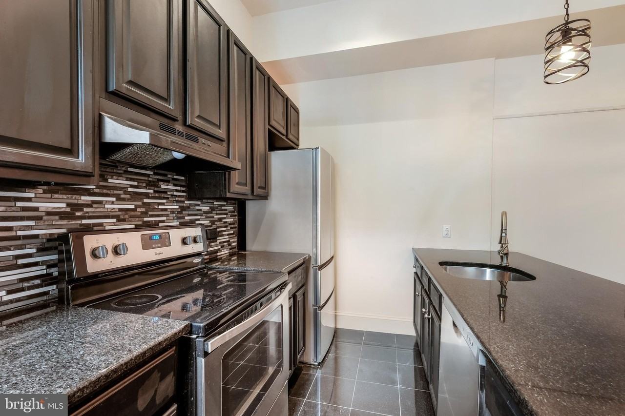 704-06 S Washington Sq Apt 1r - Photo 3 of 18