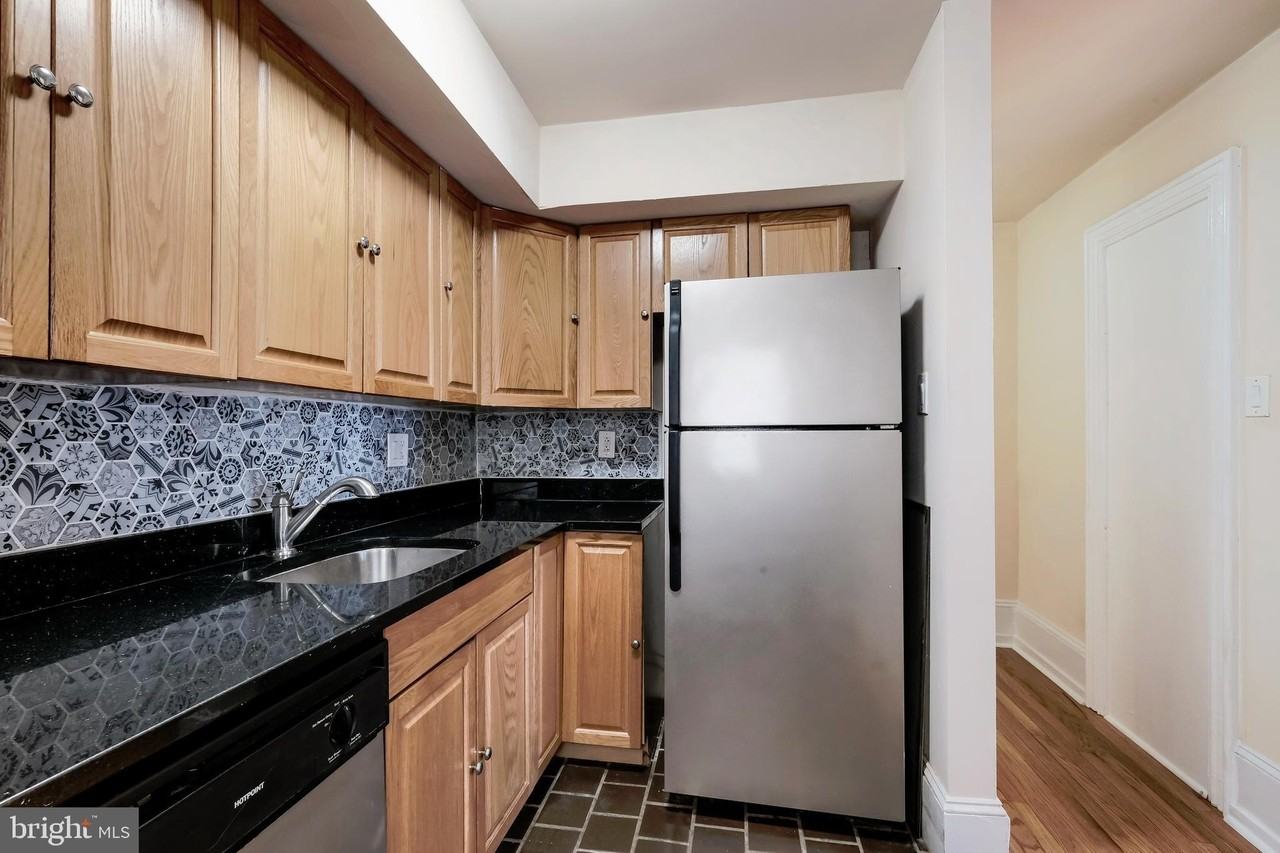 2212 Fairmount Ave Apt 1 - Photo 5 of 18