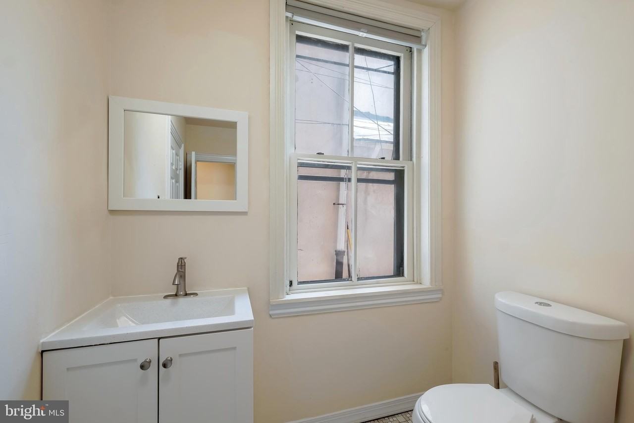 2212 Fairmount Ave Apt 1 - Photo 7 of 18