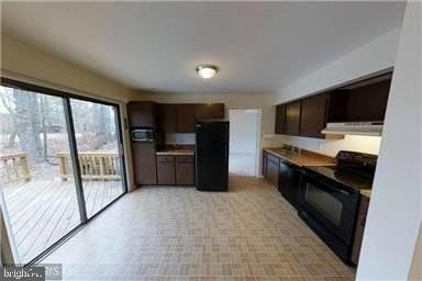 1534 Scandia Cir - Photo 3 of 30