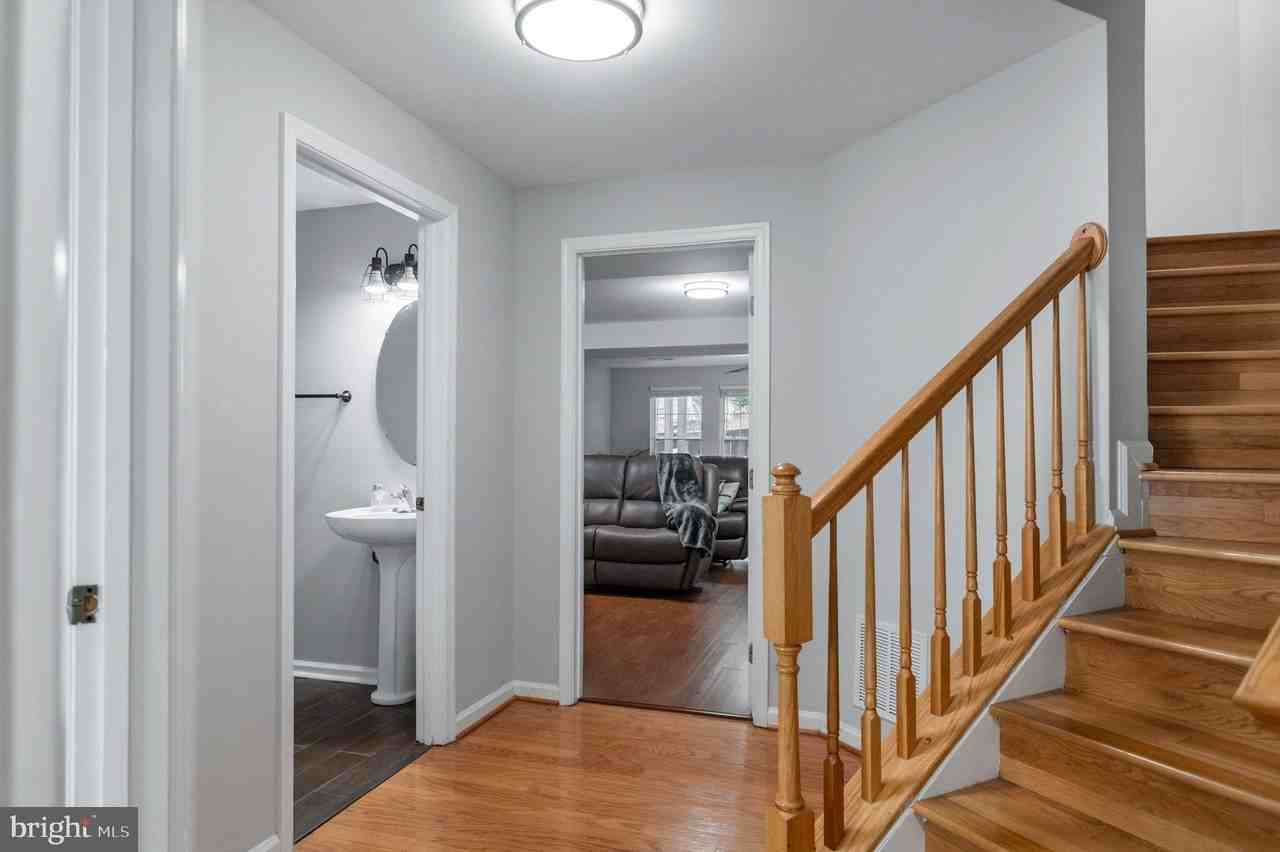 2558 Banshire Dr - Photo 2 of 50