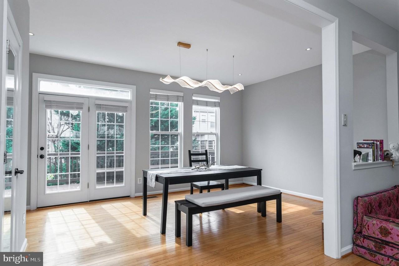 2558 Banshire Dr - Photo 6 of 50