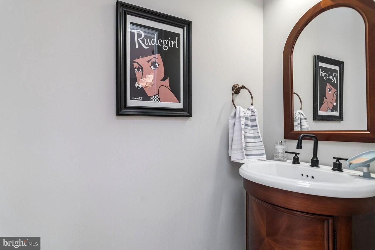 2558 Banshire Dr - Photo 7 of 50