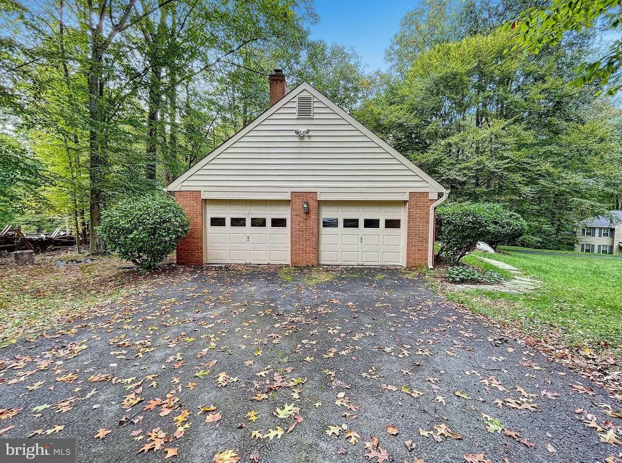 5704 Captain Jones Ct - Photo 2 of 34