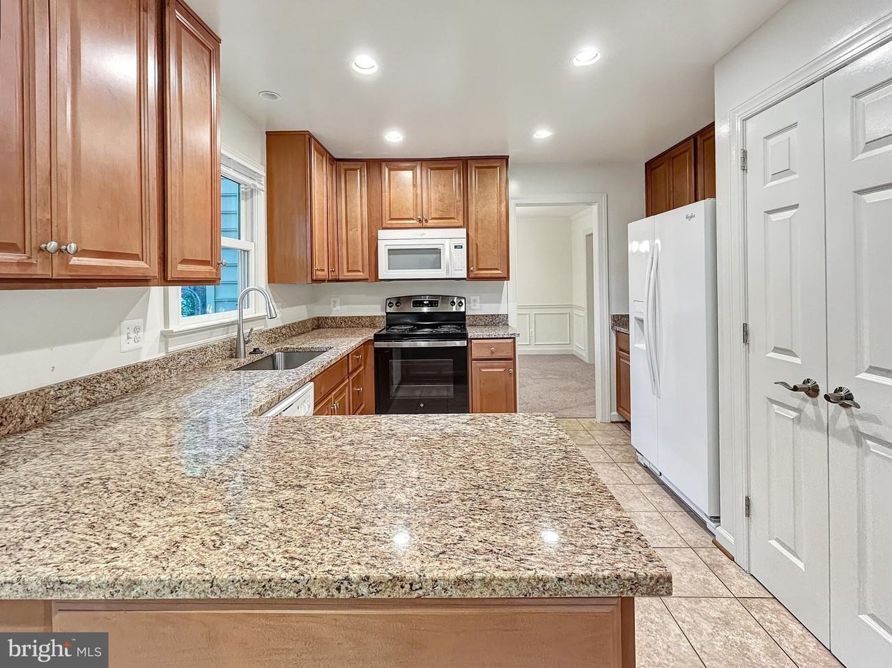 5704 Captain Jones Ct - Photo 4 of 34